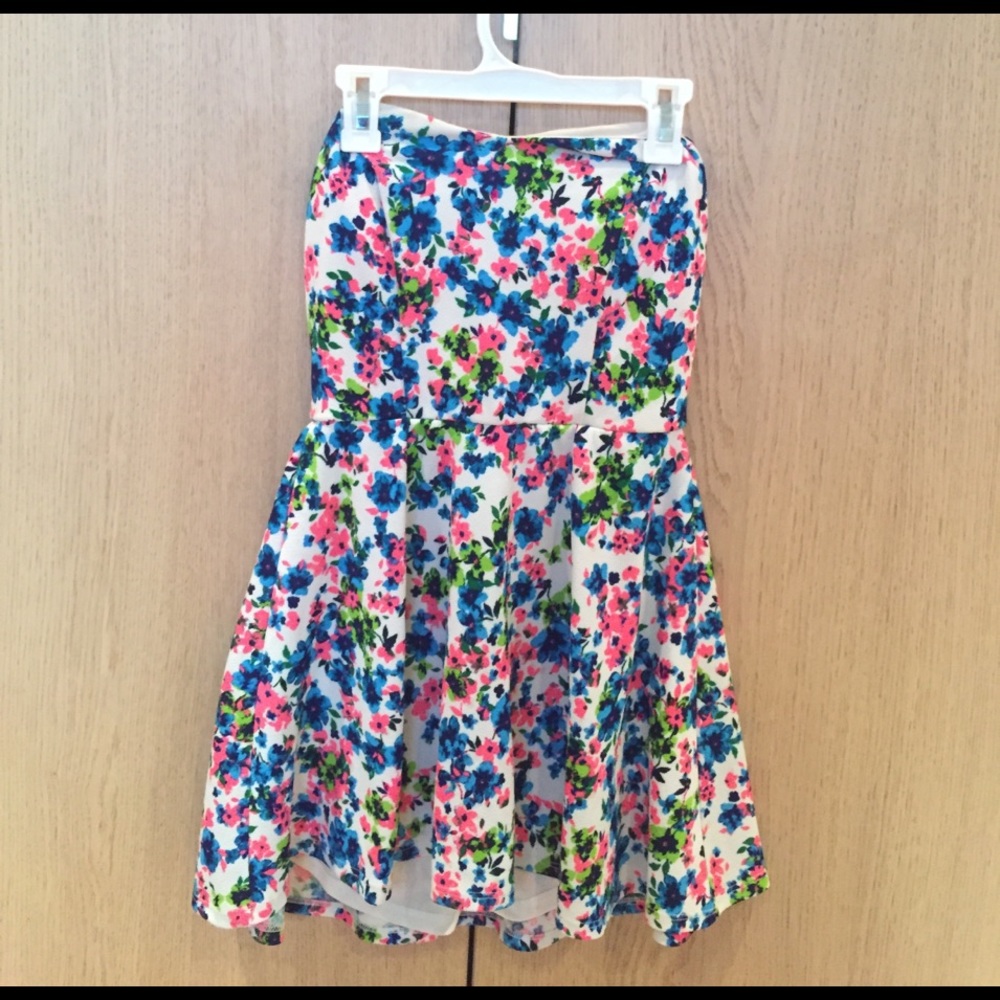 Strapless dress