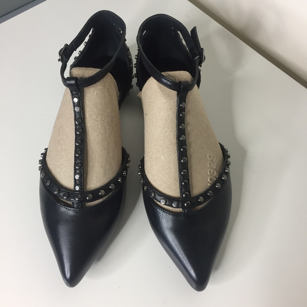❌SOLD❌ NIB Lola Cruz Ballet Flats. NIB. Size 36.