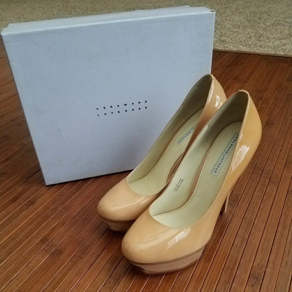 Vera wang lavender 8.5 nude pumps zoey latte