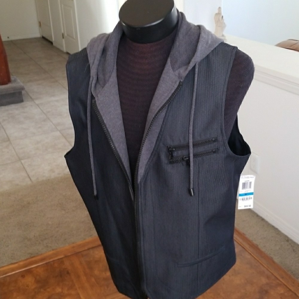 BAR III CAMDEN  (HOOD Y  VEST)