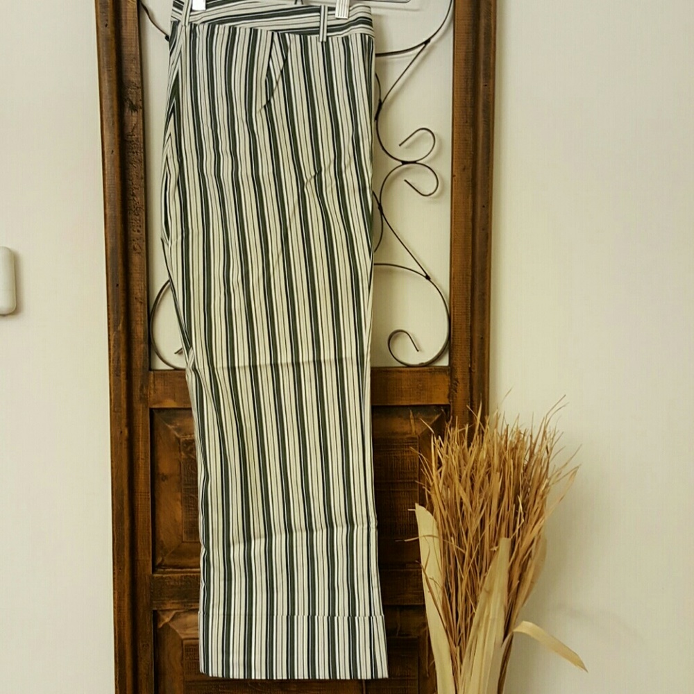 Size 6 LEFT! Nautical green stripe Capris