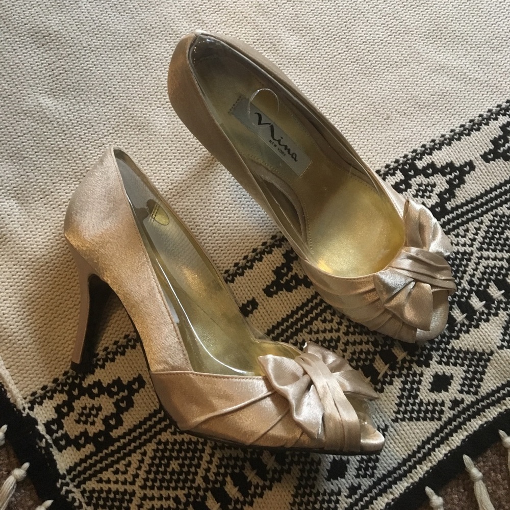 NWT Nina Forbes Champagne Heels