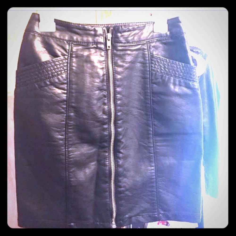 H&M black faux leather skirt