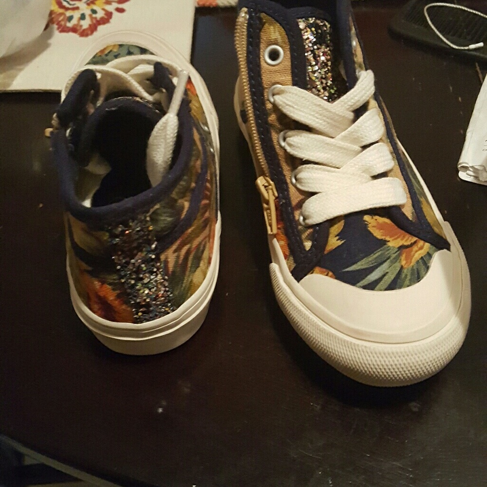 Zara kid sneakers size 11.5