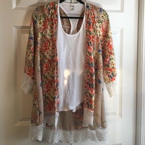 Forma kimono. Reselling from another posher