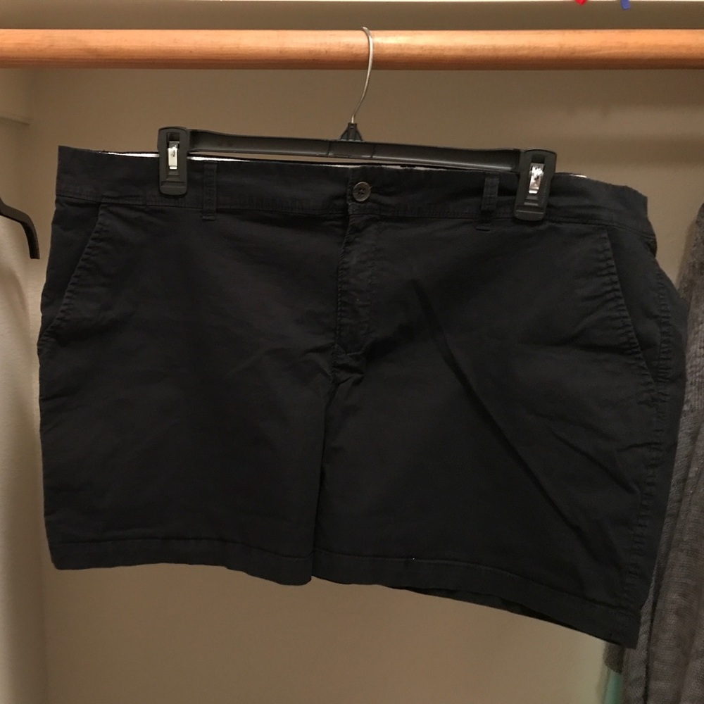 Black Old Navy shorts