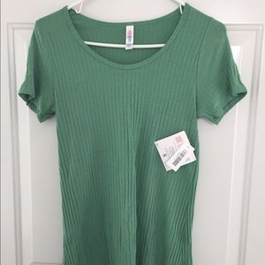 Lularoe small classic tee