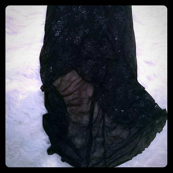 Halter dress - Picture 2 of 3