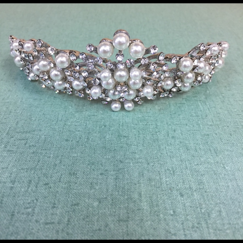 White pearl Crown
