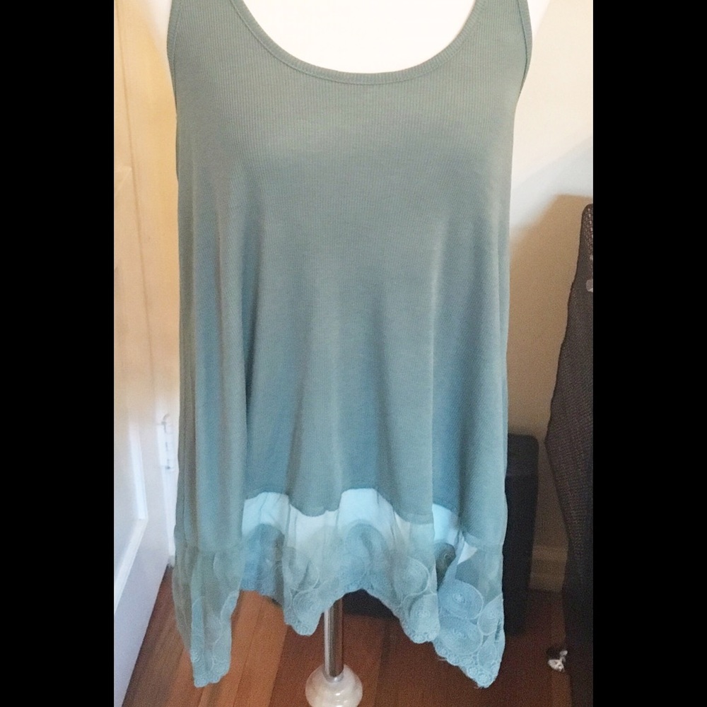 🆕Lace Trim Top - Picture 4 of 5