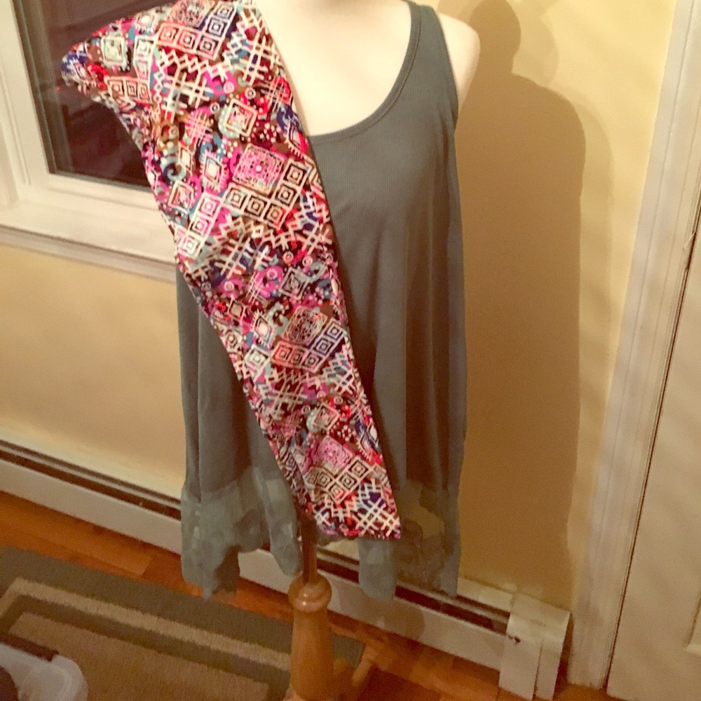🆕Lace Trim Top - Picture 3 of 5