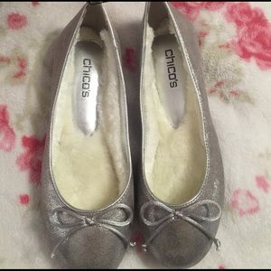 New chicos silver flats