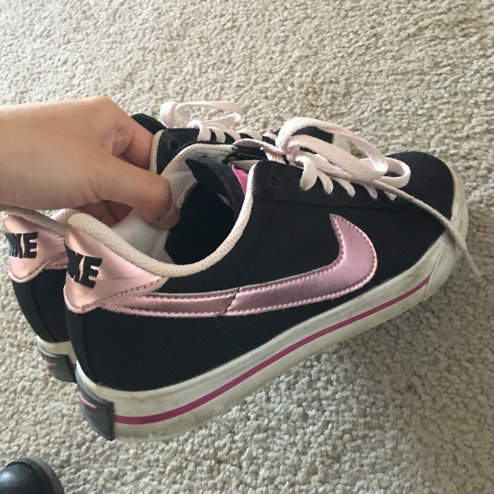 Nike causal sneakers women US size 6.5 pink black