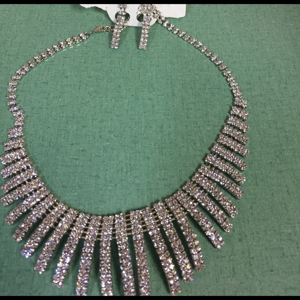 Pretty crystal necklace
