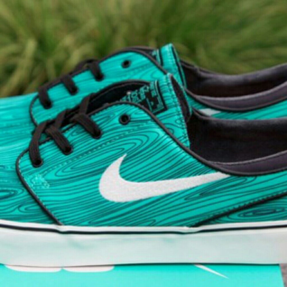 9.5 Nike stefan janoski woodgrain sneakers no box