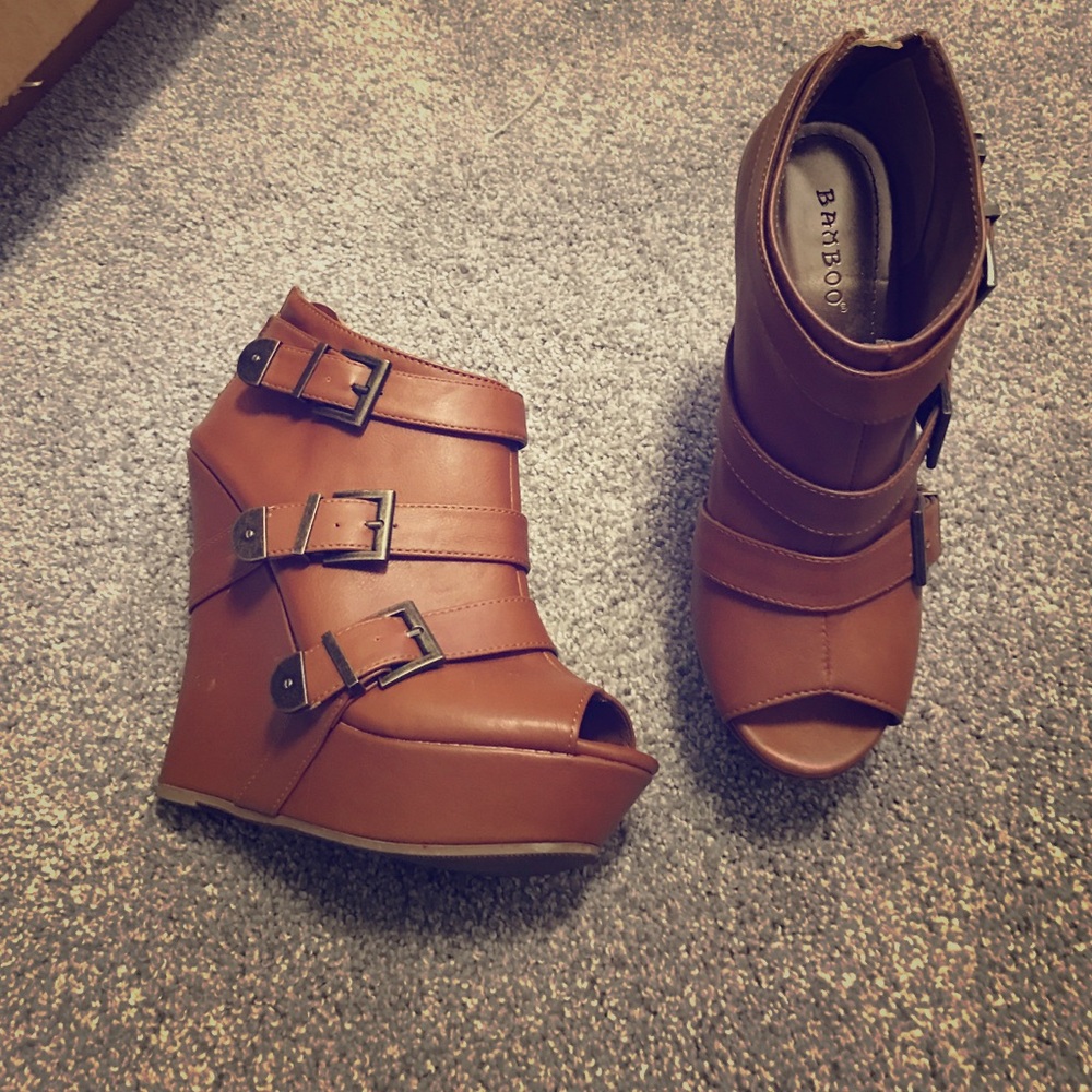 Tan multi buckle wedges