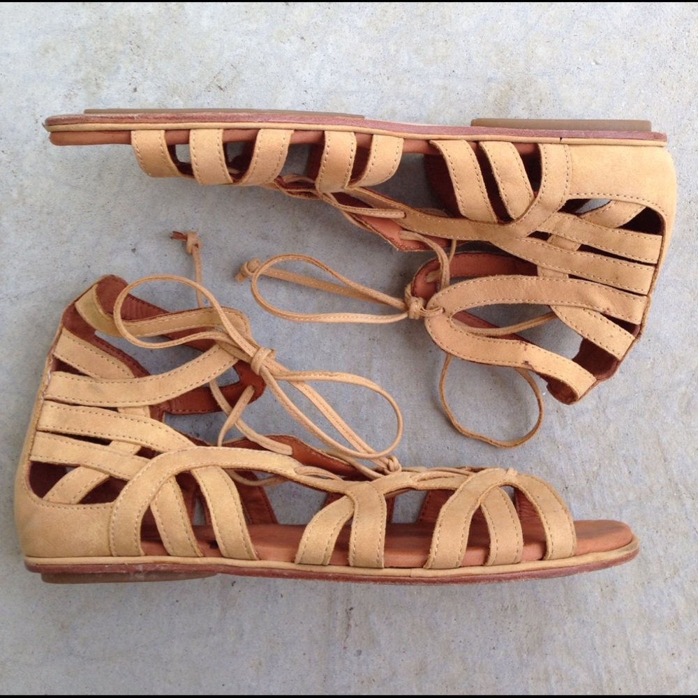 💸SOLD💸Gentle Souls tan suede gladiator sandals - Picture 3 of 7