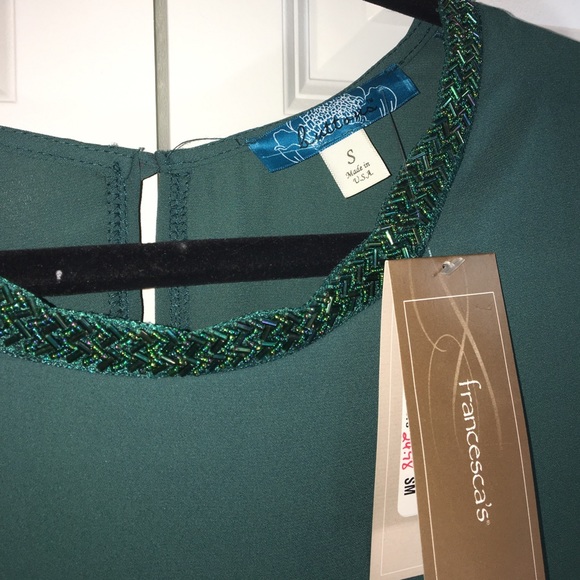 🌸SOLD🌸Green Flowy top - Picture 2 of 2