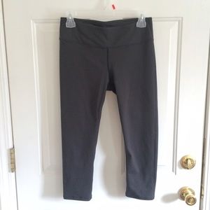 Grey fabletics running crops