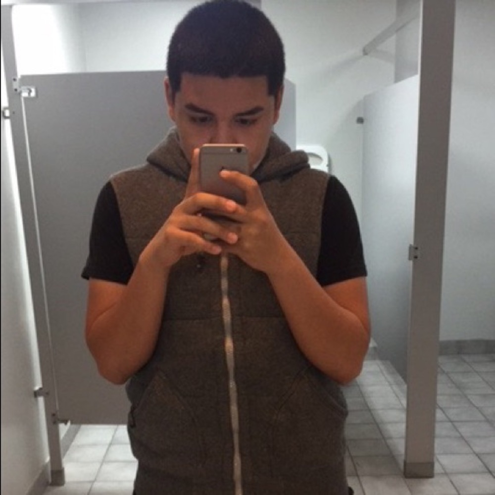 Meet your Posher, Isaias