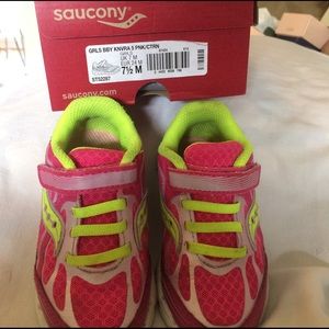 Saucony girls baby toddler  kinvara sneakers