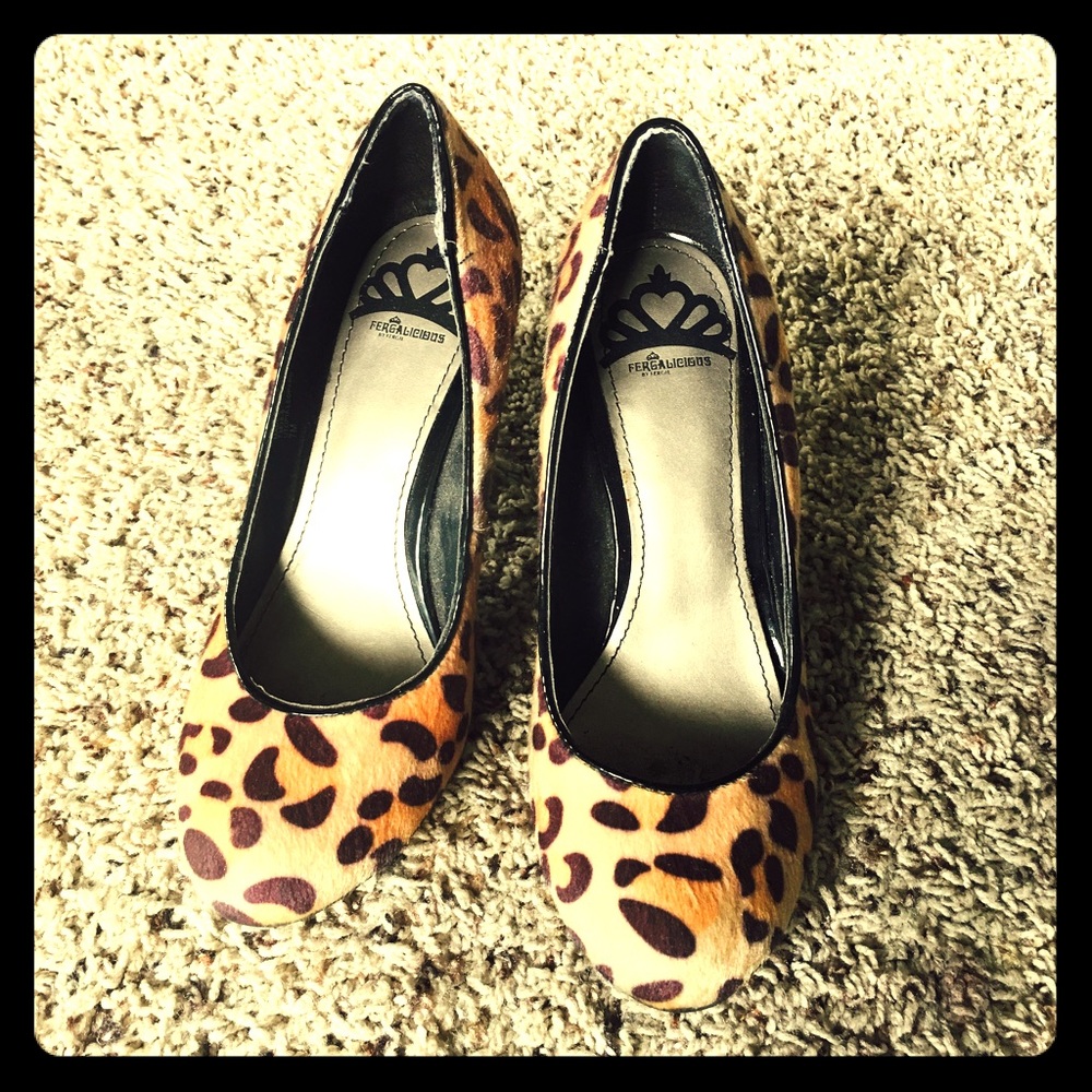 Leopard print pumps
