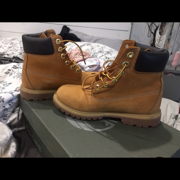 size 5.5 timbs - Picture 3 of 3