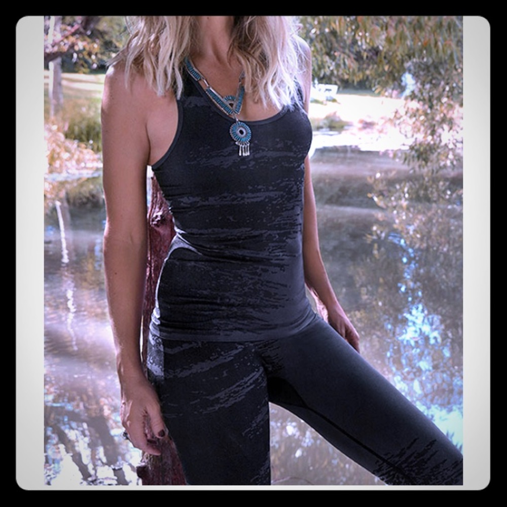 Fabletics matching athletic top and leggings