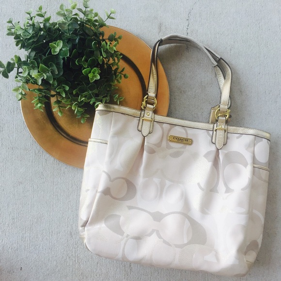 Coach Handbags - COACH Gold Metallic Purse 👛