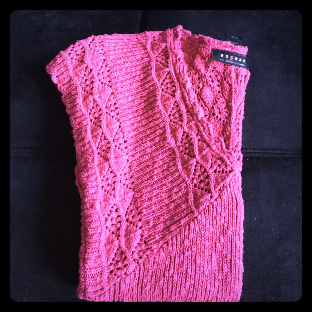 Fuscia sleveless sweater