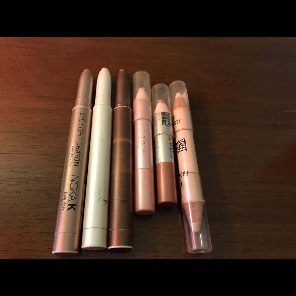 Eyeshadow crayons