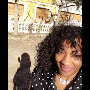 Meet your Posher, Laronda