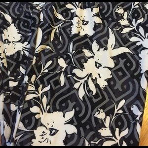 Lularoe OS BLACK/WHITE/GRAY flowers leggings