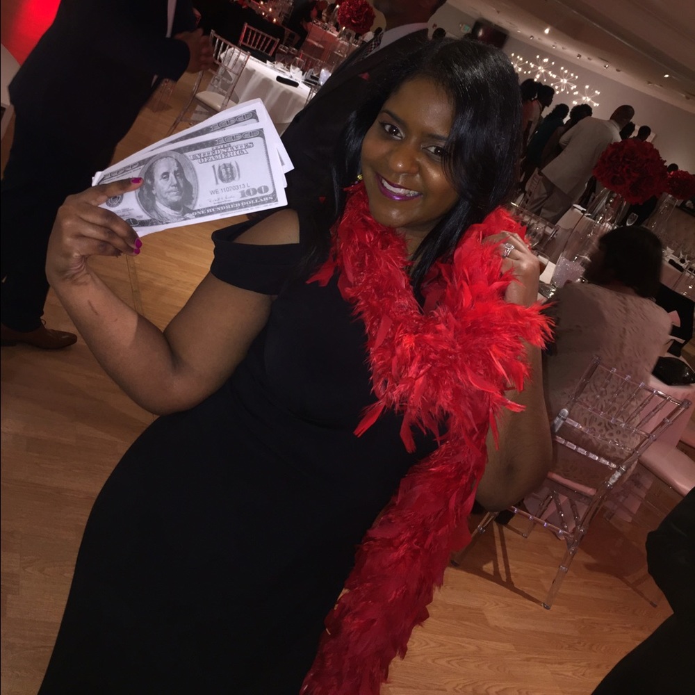 Meet your Posher, Adrianne