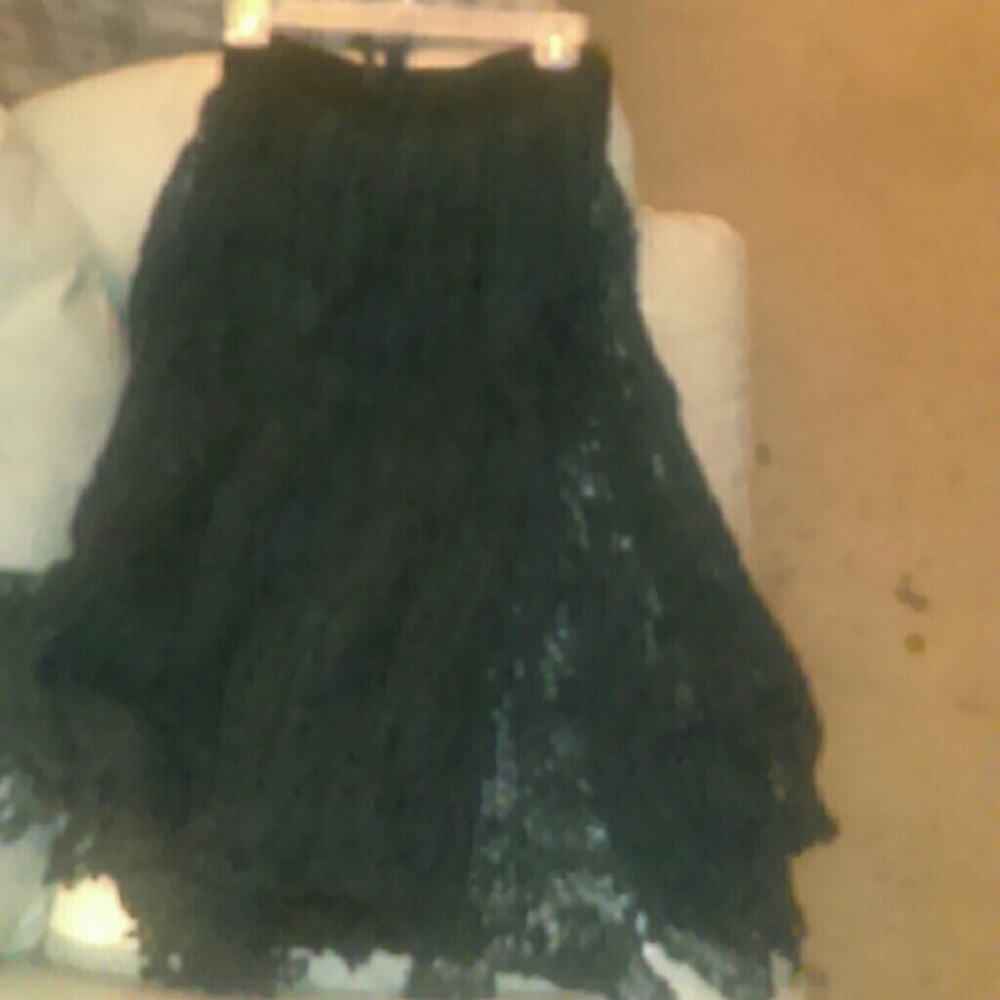 Mid leg length skirt