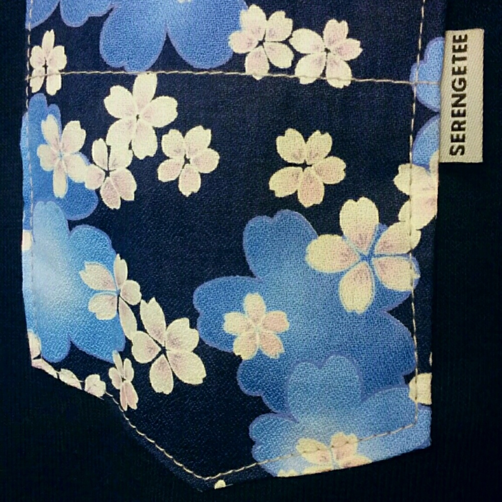 NWT Serengetee Narita Pocket Crew Neck