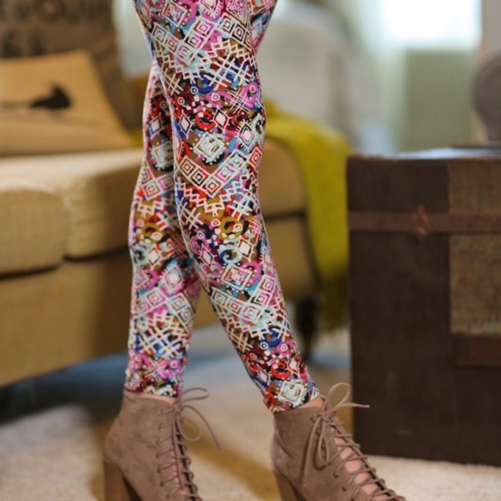 SALE!!! One Size Spring Aztec Print Leggings - Picture 2 of 3