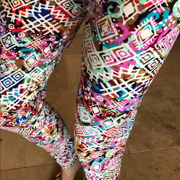 SALE!!! One Size Spring Aztec Print Leggings - Picture 3 of 3