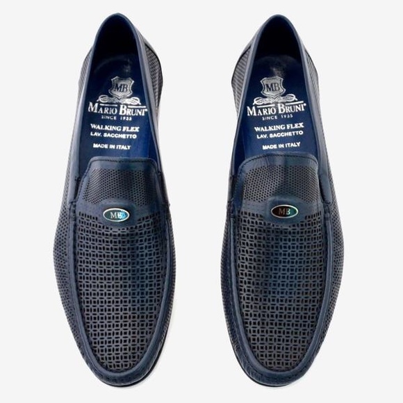 Men casual navy blue leather loafers. NWT