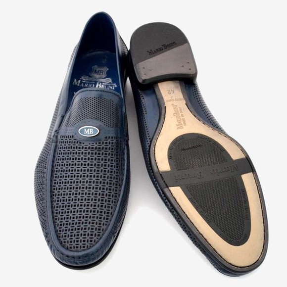 Men casual navy blue leather loafers. NWT