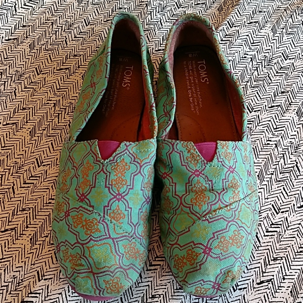Adorable Aqua and Magenta TOMS