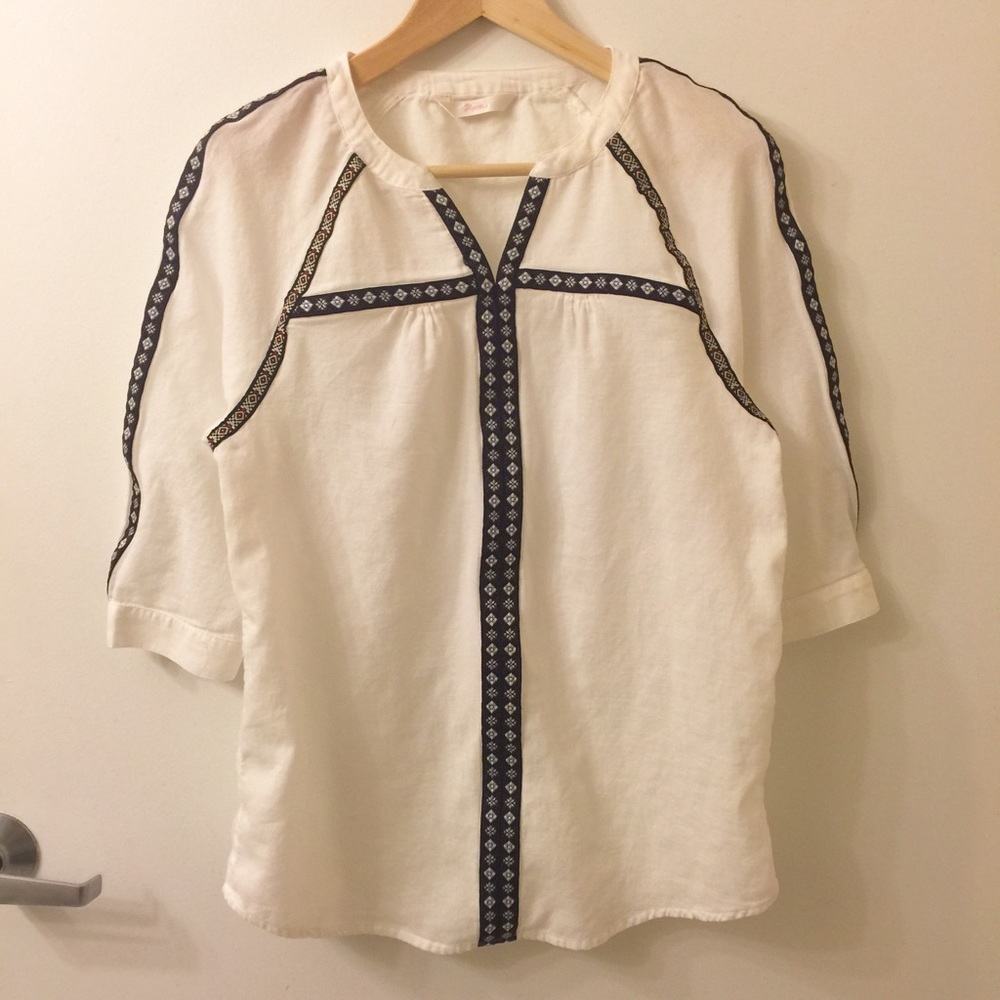 NWOT embroidered tunic top