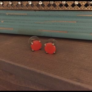 Round stud earrings