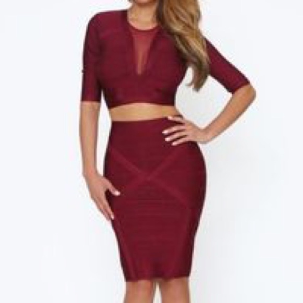 Tight maroon two piece set! ✨
