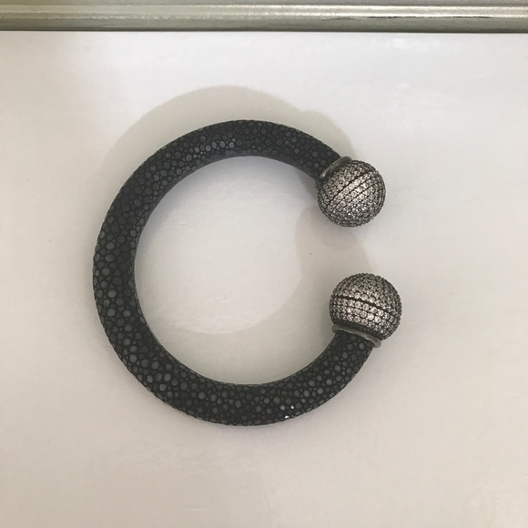 Snakeskin Leather Bracelet - Picture 3 of 4