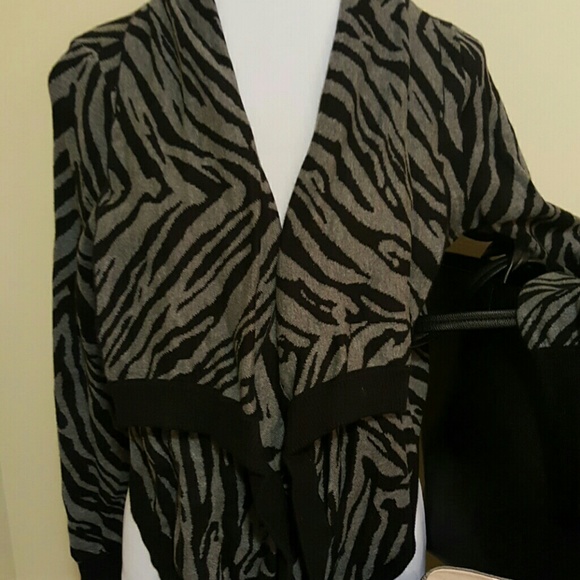 Express Cardigan - Picture 2 of 5