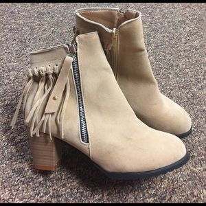 Cream/light tan boots