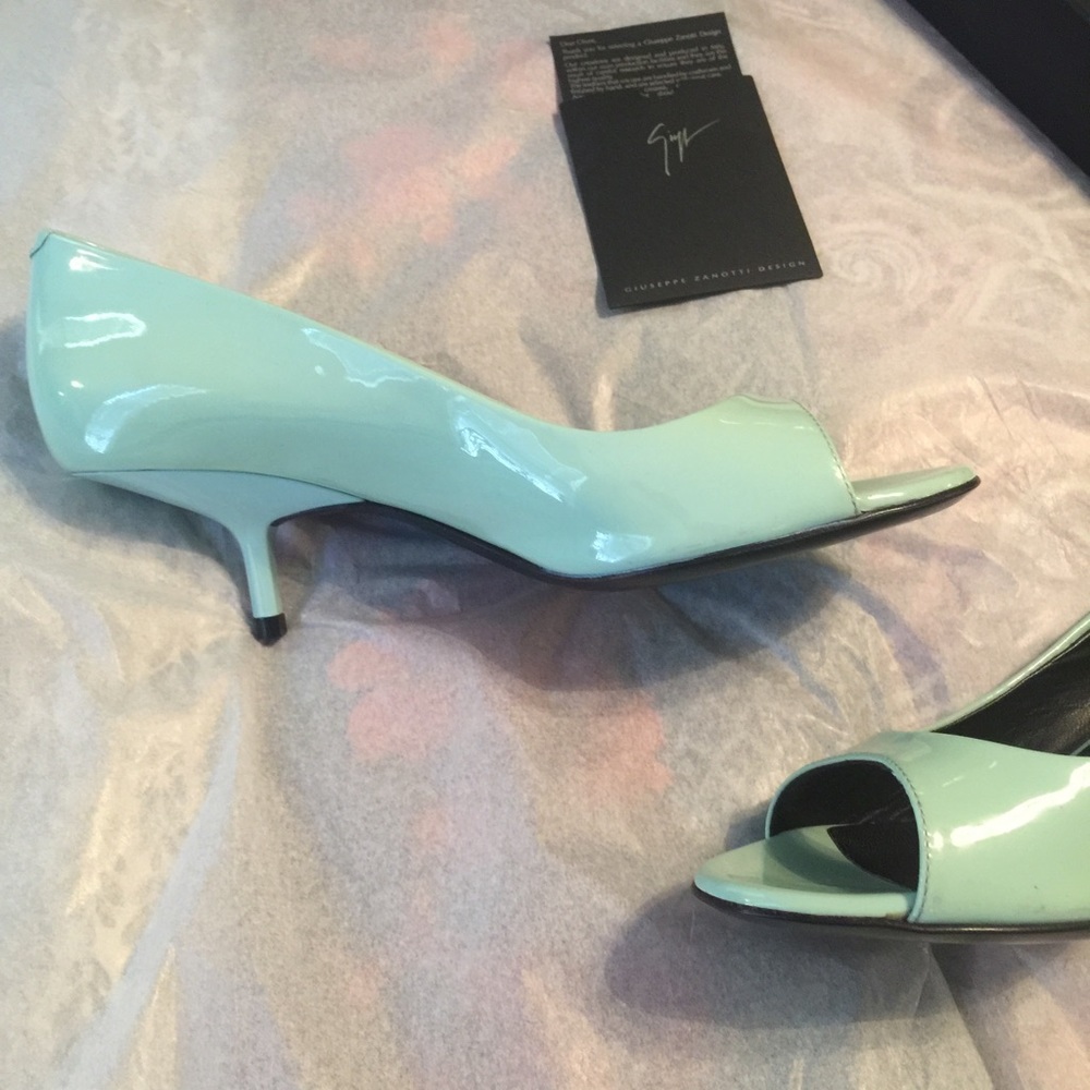 NIB Giuseppe Zanotti pale aqua peeptoe kitten heel
