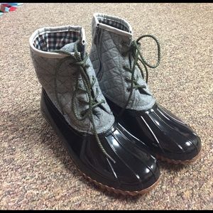 Duck boots