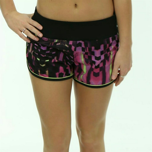 🆕Asics Women's Running Everysport Short - Picture 2 of 4